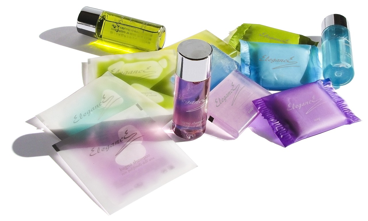 Quels produits cosmétiques puis-je emporter dans mon bagage?